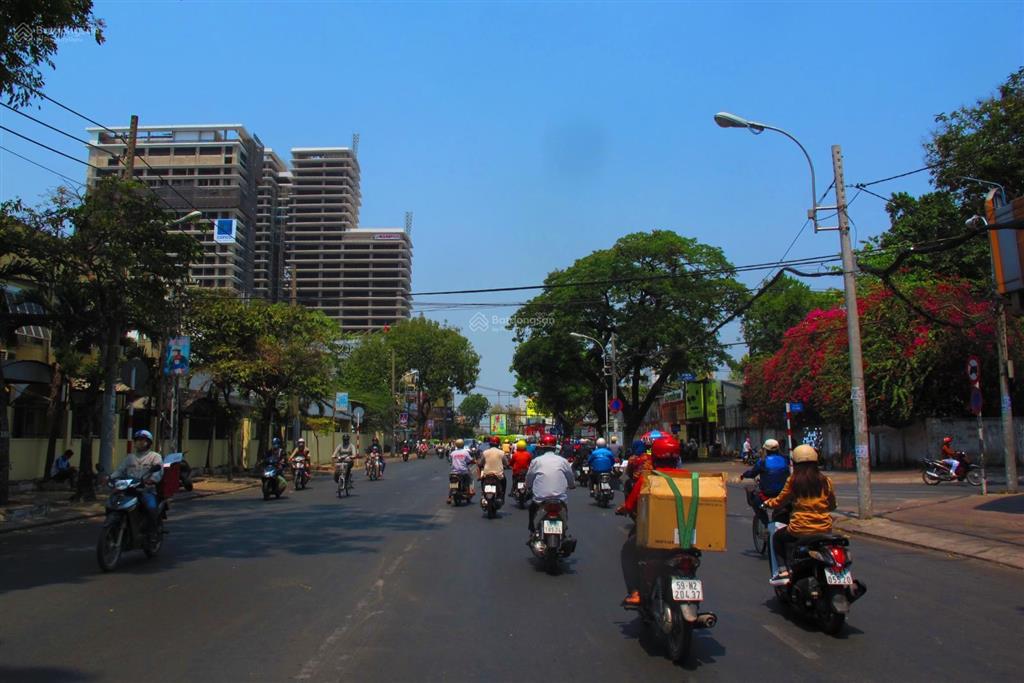 Bán building cách mạng tháng 8, quận 3 ngay metro dân chủ (dt6x14) 7 lầu thang máy