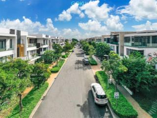 Bán gấp bt song lập lucasta khang điền 175m2, 25 tỷ mới đầy đủ nội thất 1 trệt 2 lầu, 0908 119 ***