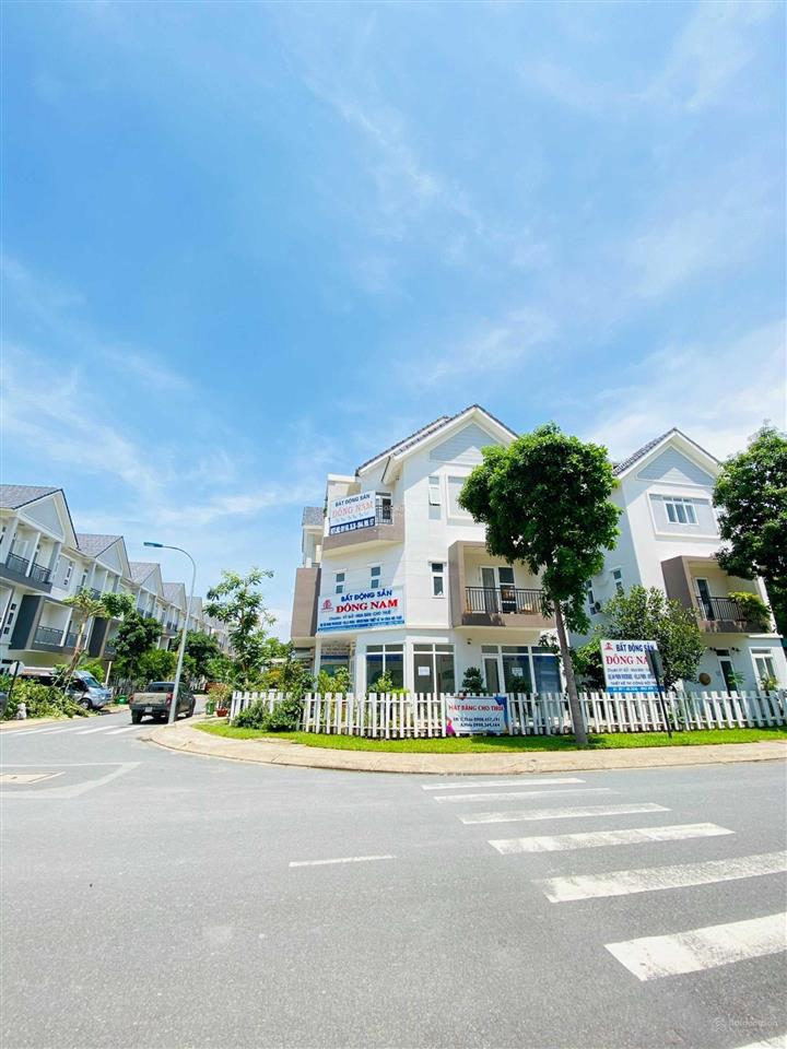 Nhà góc 2 mt park riverside gd2 150m2  1t 2 lầu an ninh 24/7  sổ hồng