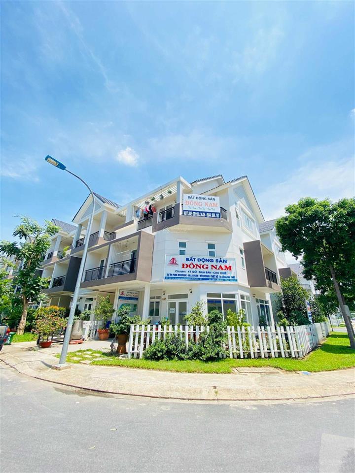 Nhà góc 2 mt park riverside gd2 150m2  1t 2 lầu an ninh 24/7  sổ hồng