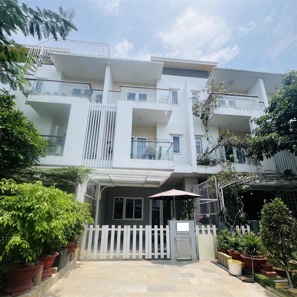 Bán gấp căn nhà 100m2, view công viên hồ cảnh quan, 1t 2l, sổ hồng, 11.5 tỷ, an ninh