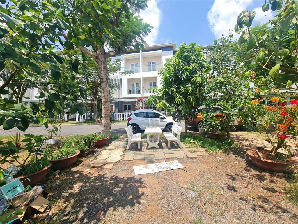 Bán gấp căn nhà 100m2, view công viên hồ cảnh quan, 1t 2l, sổ hồng, 11.5 tỷ, an ninh