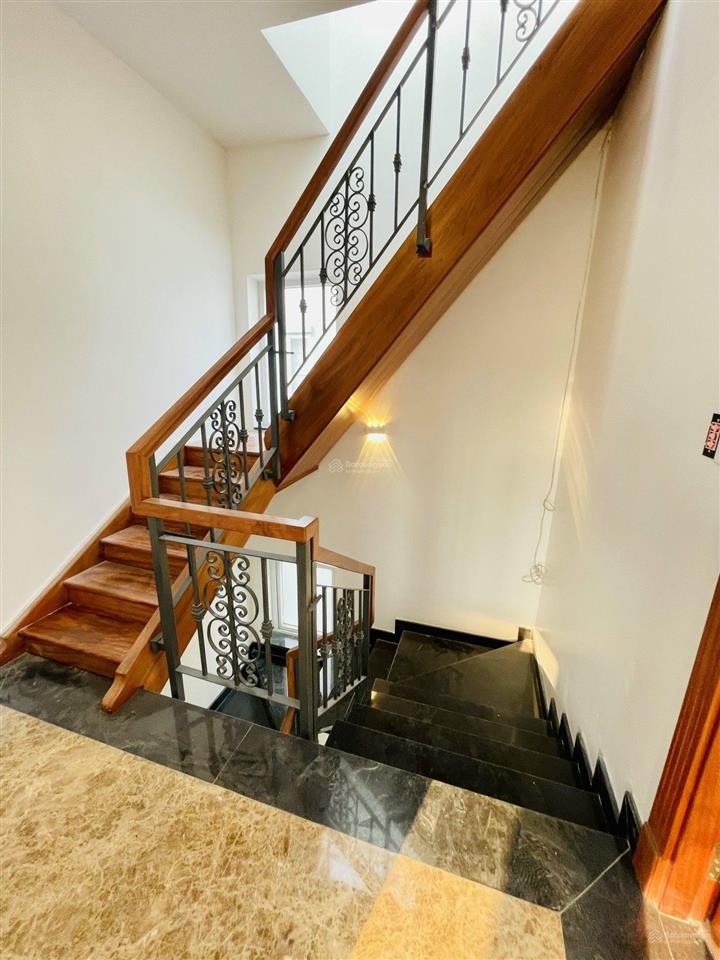 Bán gấp căn nhà vườn 75m², đông nam, full nội thất, sổ hồng, an ninh, có hồ bơi
