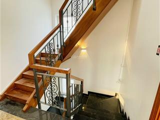 Bán gấp căn nhà vườn 75m2, đông nam, full nội thất, sổ hồng, an ninh,có hồ bơi