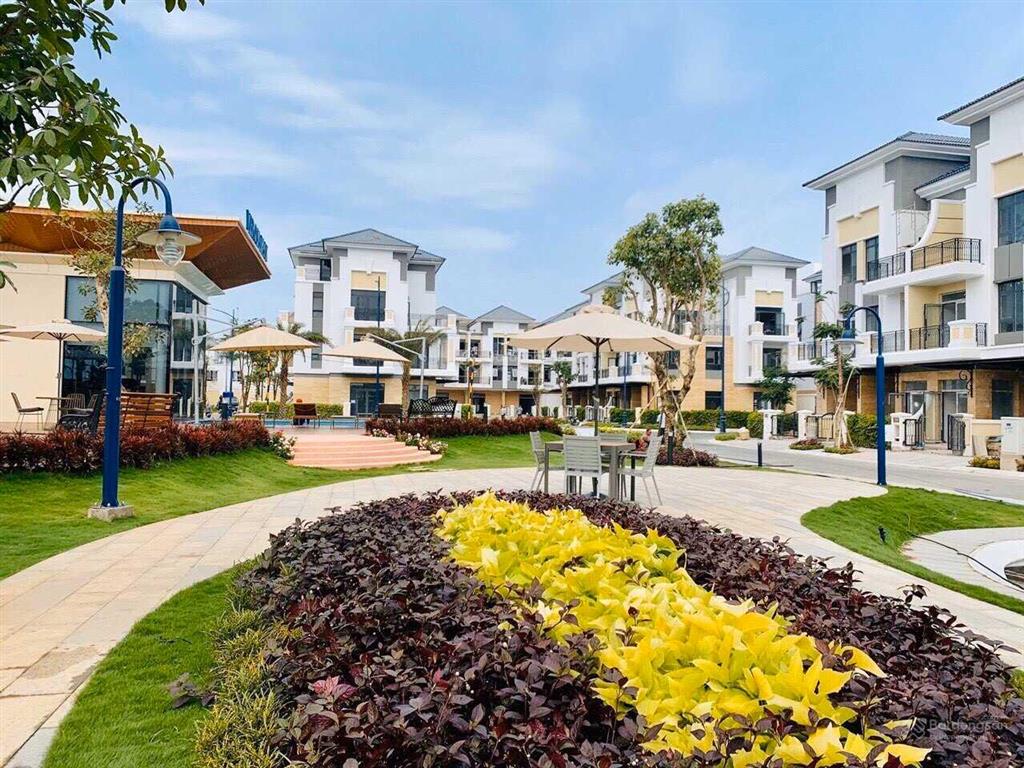 Bán gấp nhà verosa park 102m2 view công viên đẹp, 1t 2l hướng tây trạch, sổ hồng, 0901 471 ***