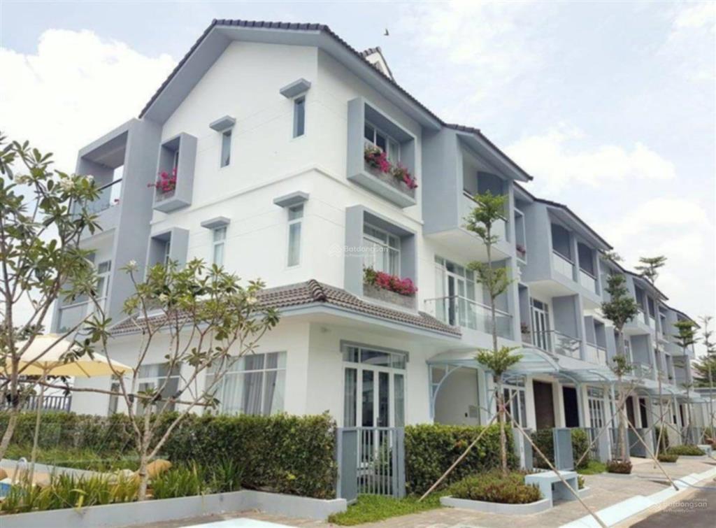 Giá tốt vị trí đẹp biệt thự đơn lập compound louis garden, 225m2, 1t2l, an ninh, hồ bơi, sổ hồng