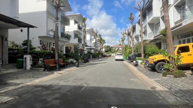 Giá tốt vị trí đẹp biệt thự đơn lập compound louis garden, 225m2, 1t2l, an ninh, hồ bơi, sổ hồng