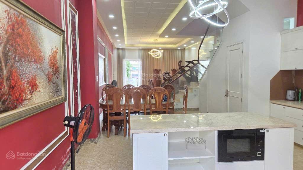 Bán gấp nhà mới đẹp 126m2, đầy đủ nội thất, 4pn 5wc, sân vườn 60m2, sổ hồng đầy đủ, an ninh