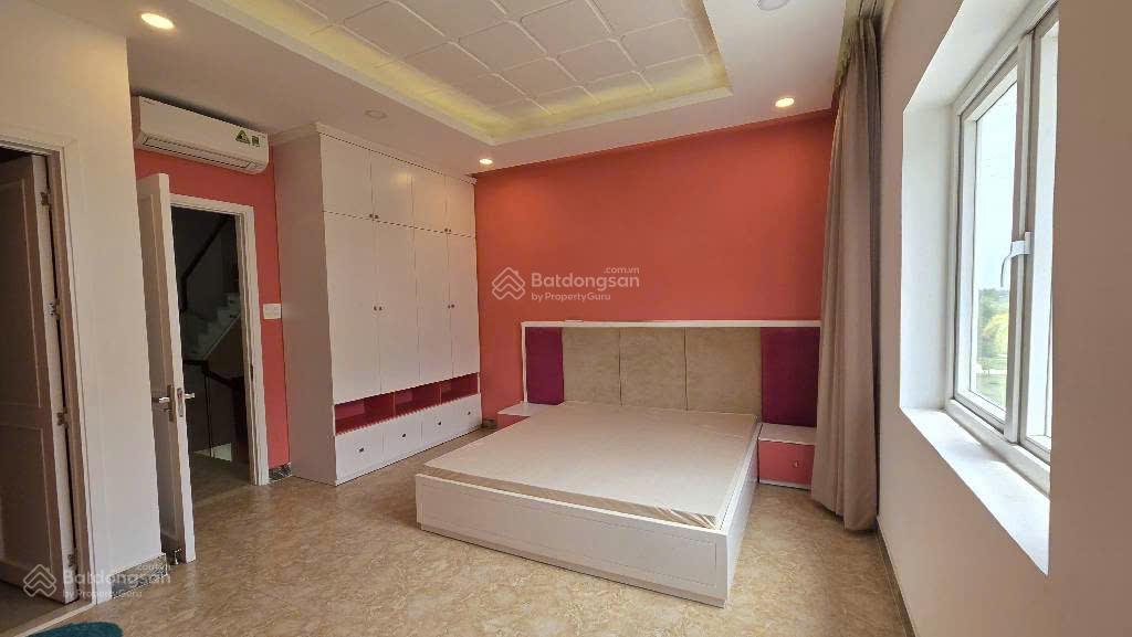 Bán gấp nhà mới đẹp 126m2, đầy đủ nội thất, 4pn 5wc, sân vườn 60m2, sổ hồng đầy đủ, an ninh
