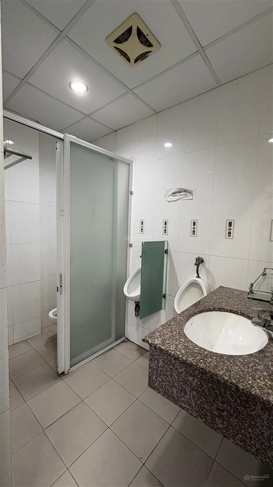 Cho thuê văn phòng the everrich i, 25 triệu, 110m2, quận 11, văn phòng trống vào kinh doanh ngay