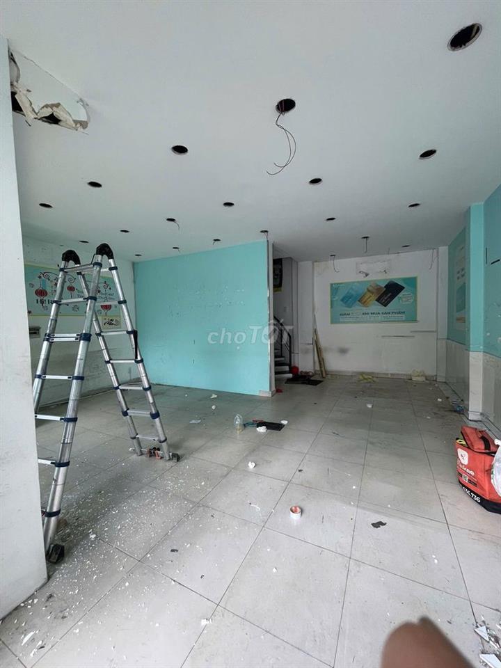 Bán nhà 338 Lạc Long Quân gần vòng xoay Đầm Sen. DT: 7 x 8m, 4 tầng. 