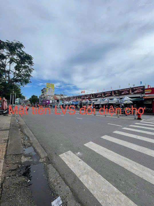 Cần bán nhà 284/28 Lê Văn Sỹ . DT: 4 x 25m, 2 tầng , hẻm thông 1 soẹt