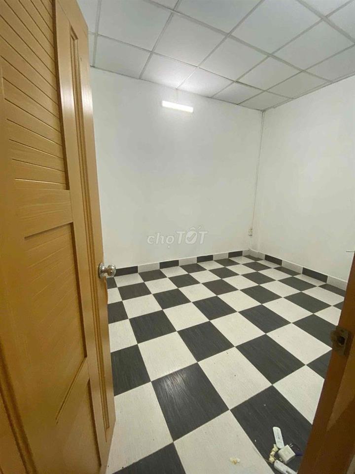 Cho thuê nhà nguyên căn đường số 3 Lữ Gia. DT: 4 x 20m, 2 tầng hẻm 8m.