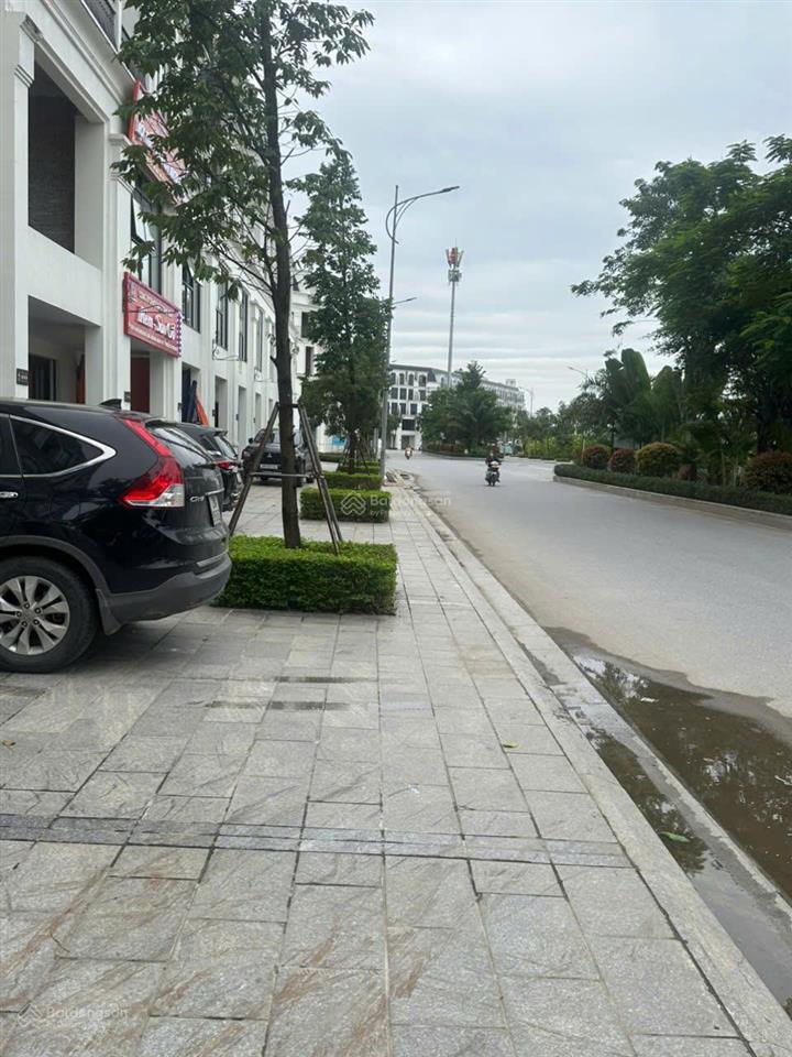 Cho thuê văn phòng 5 tầng mặt đường 33m tại di trạch hoài đức, giá chỉ 8 triệu/tháng