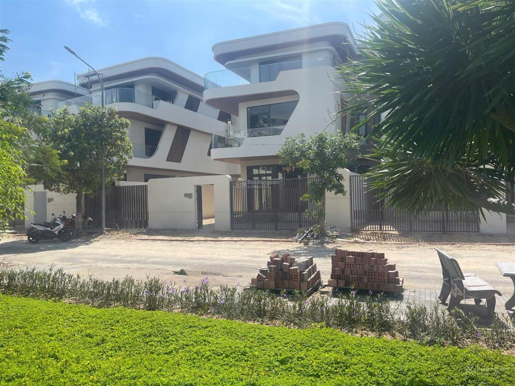 Chính chủ  bán nhanh siêu phẩm biệt view công viên 300m2 không có sản phẩm thứ 2