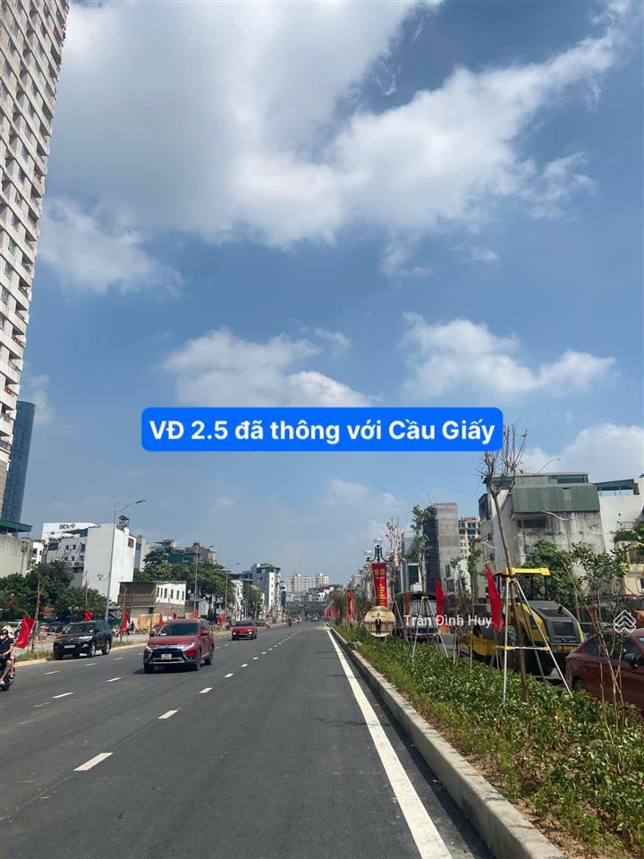 Mặt phố nguyễn văn huyên  mt 9m  vđ 2.5 mới. dt 106m2. giá 59.88 tỷ. gpxd 9 tầng