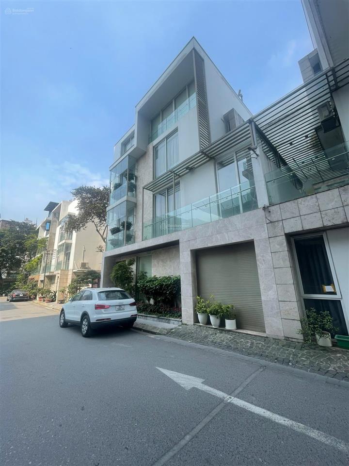 ( mặt tiền 14.5m ) bán nhà sát hồ tây. hiếm, vip, yên tĩnh. 165m2  giá 75 tỷ
