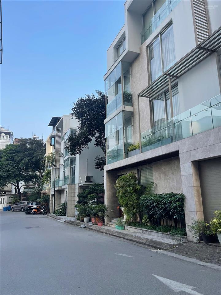 ( mặt tiền 14.5m ) bán nhà sát hồ tây. hiếm, vip, yên tĩnh. 165m2  giá 75 tỷ