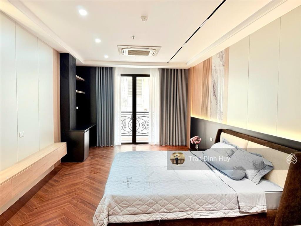 (lô góc  gara oto) nhà 7 tầng cạnh công viên hòa bình. 65m2  26.5 tỷ