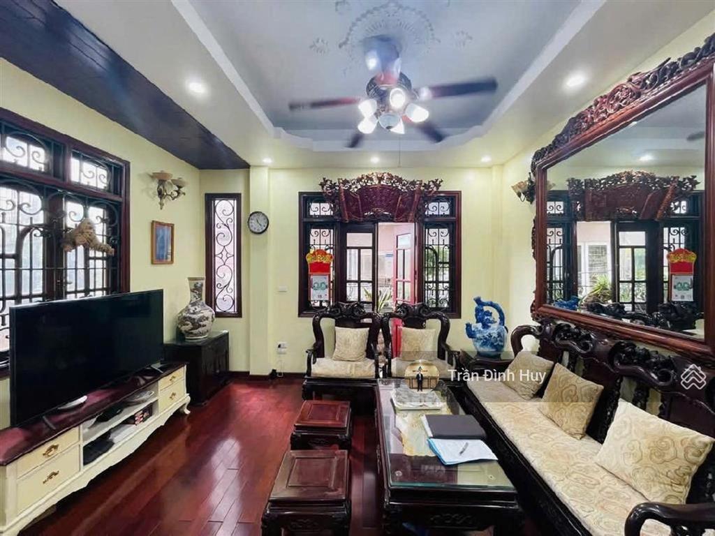 (lô góc  sân vườn) trần quốc hoàn, phân lô đh sư phạm hn. 19,89 tỷ