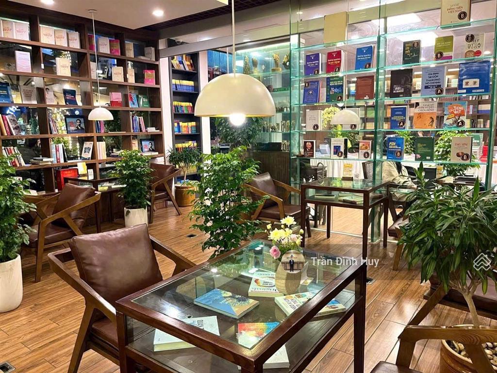 Bán nhà lk mặt phố trung kinh, kđt trung yên. 99m2, mt 5.5m. giá 600tr.m2
