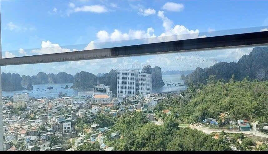 Cần bán căn 2 phòng ngủ, căn góc 74m2 tại ramada hạ long