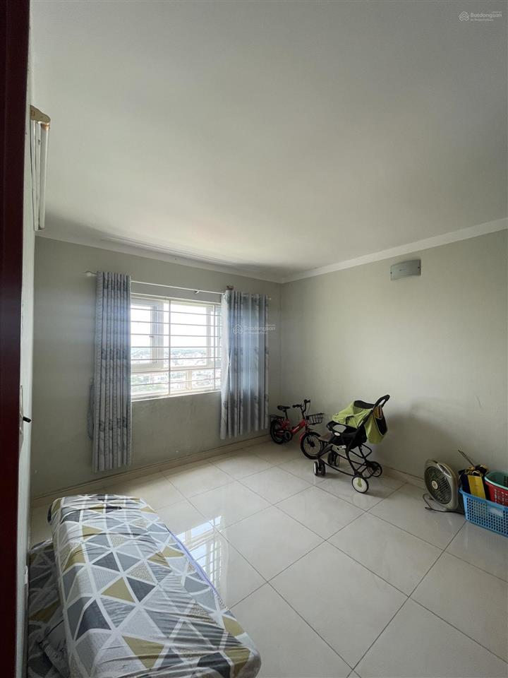 Bán căn 3pn 2wc 96m2 tầng cao view công viên c/c hiệp thành building đang làm sổ