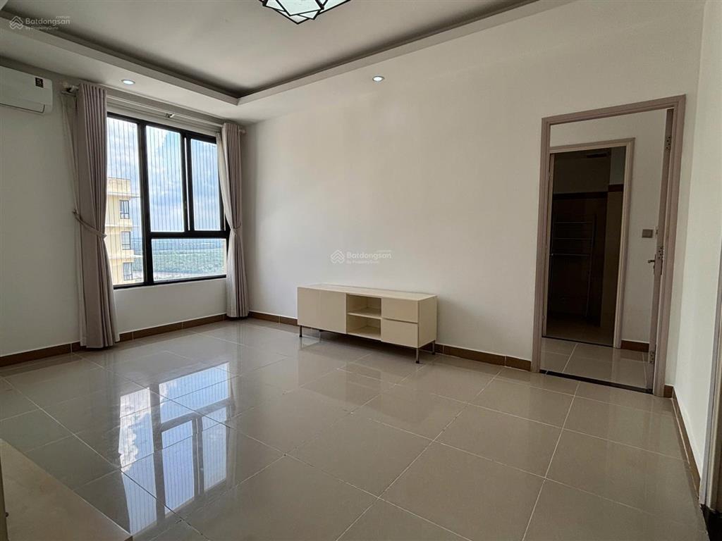 Cần bán căn hộ 107 m2 thiết kế 3 phòng ngủ giá 3tỷ650, view sông, thoáng mát  0909 770 *** hoa