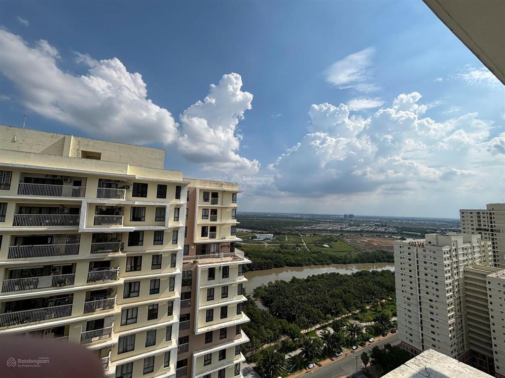 Cần bán căn hộ 107 m2 thiết kế 3 phòng ngủ giá 3tỷ650, view sông, thoáng mát  0909 770 *** hoa