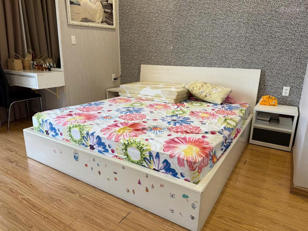 Căn góc 90 m2 có 2 pn, view sông nội thất cơ bản giá 10tr/tháng  0909 770 ***