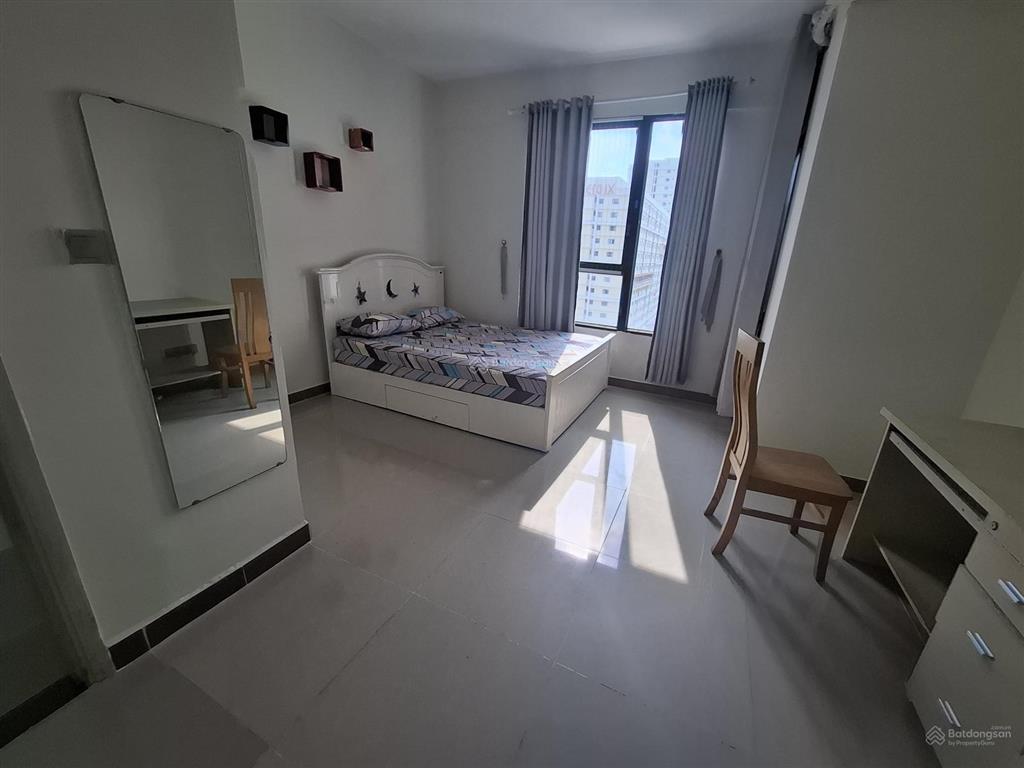 161 m2 căn góc, thoáng mát giá 4 tỷ 750 có 3 phòng ngủ, 1 phòng gia nhân thoáng mát 0909 770 ***