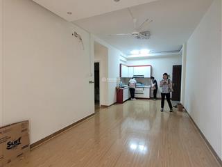 Căn hộ 85 m2 có 2 pn, 3 wc hướng nam, thoáng mát cần bán giá 3 tỷ  0909 770 ***