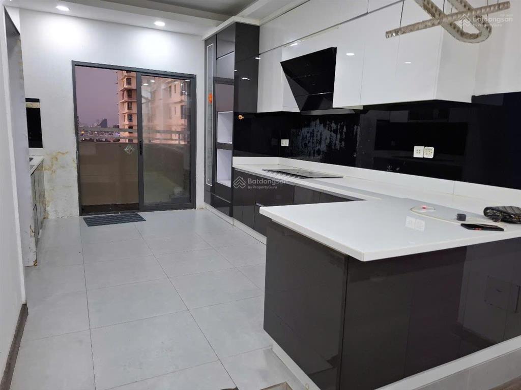Căn hộ 2 pn view sông, máy lạnh, máy nước nóng, rèm cửa giá 12 tr/tháng