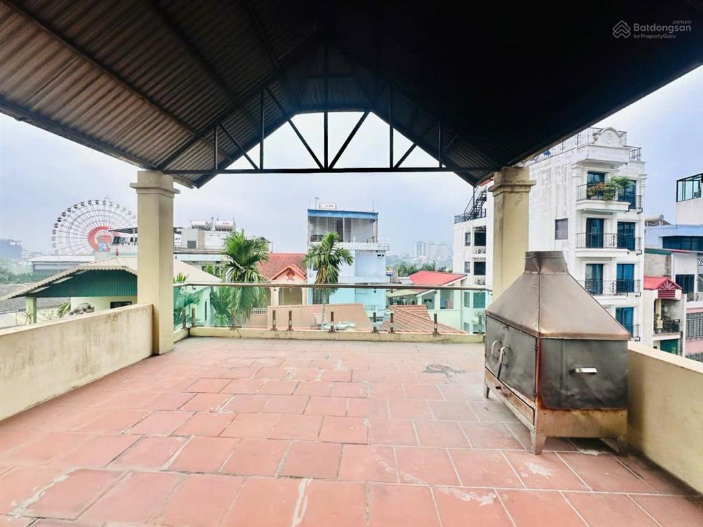 Cần bán gấp nhà phố nhật chiêu tây hồ 105m 5 tầng mt 8m lô góc oto vào nhà view hồ giá đầu tư