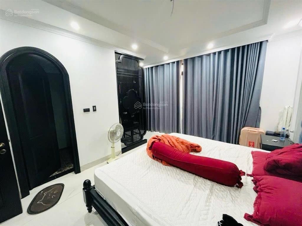 Bán gấp nhà phố thuỵ khuê văn cao tây hồ 7 tầng mt 5.4m nhỉnh 18 tỷ oto vào nhà  0972 472 ***