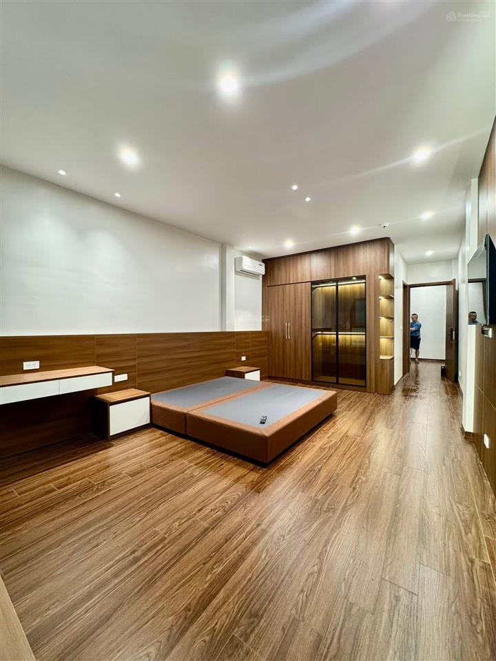 Bán gấp siêu phẩm thuỵ khuê nguyễn đình thi tây hồ 68m 6 tầng thang máy nhỉnh25 tỷ view hồ