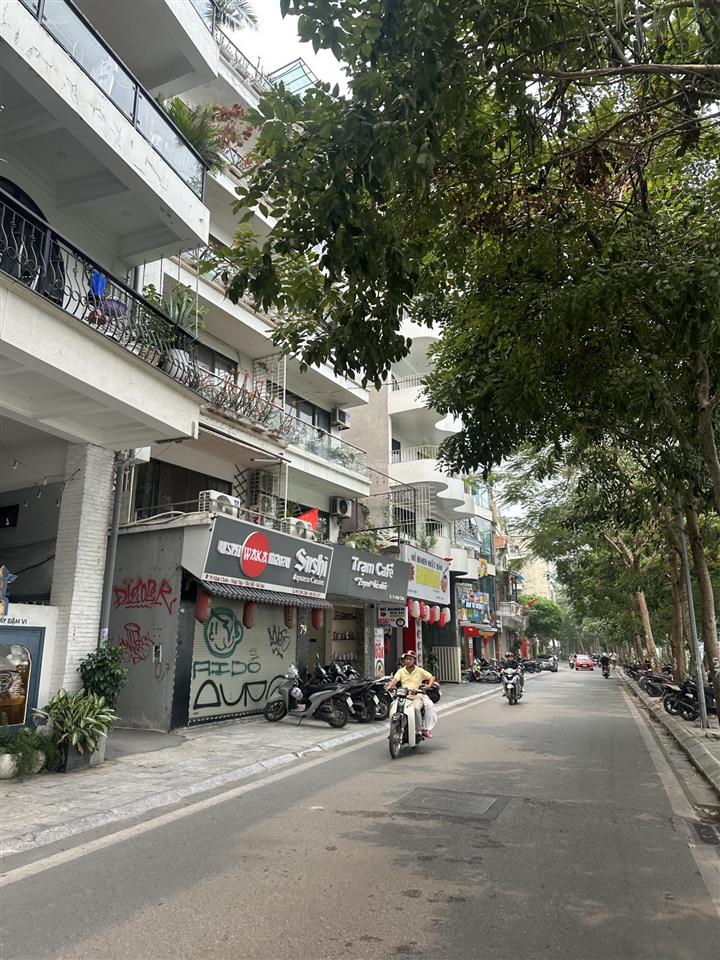 Nhật chiêu duy nhất 1 nhà bán 3 bước ra hồ tây ô tô 5m  diện tích 60m2 5 tầng sát phố ở luôn