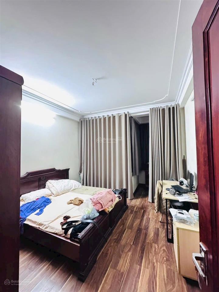 Nhật chiêu duy nhất 1 nhà bán 3 bước ra hồ tây ô tô 5m  diện tích 60m2 5 tầng sát phố ở luôn