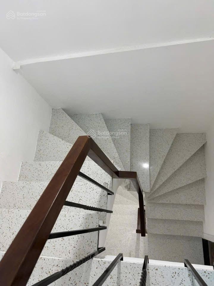 Bán gấp nhà sát phố trúc bạch ba đình sát hồ tây 35m 5 tầng mt 5m nhỉnh 11 tỷ sát oto gần hồ