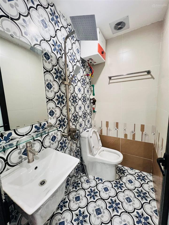 Chính chủ bán gấp nhà phố nguyễn đình thi thuỵ khuê tây hồ 7 tầng thang máy hơn 18 tỷ view trọn hồ