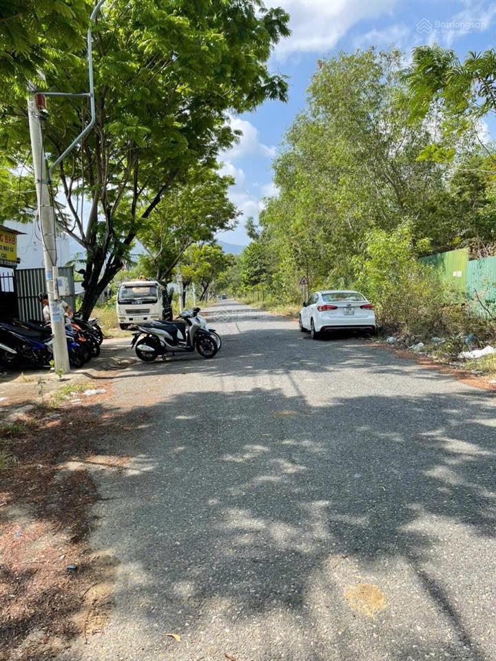 Bán lô đất đường 13m trong khu tđc đất lành đường thông ra trường học  0908 208 ***