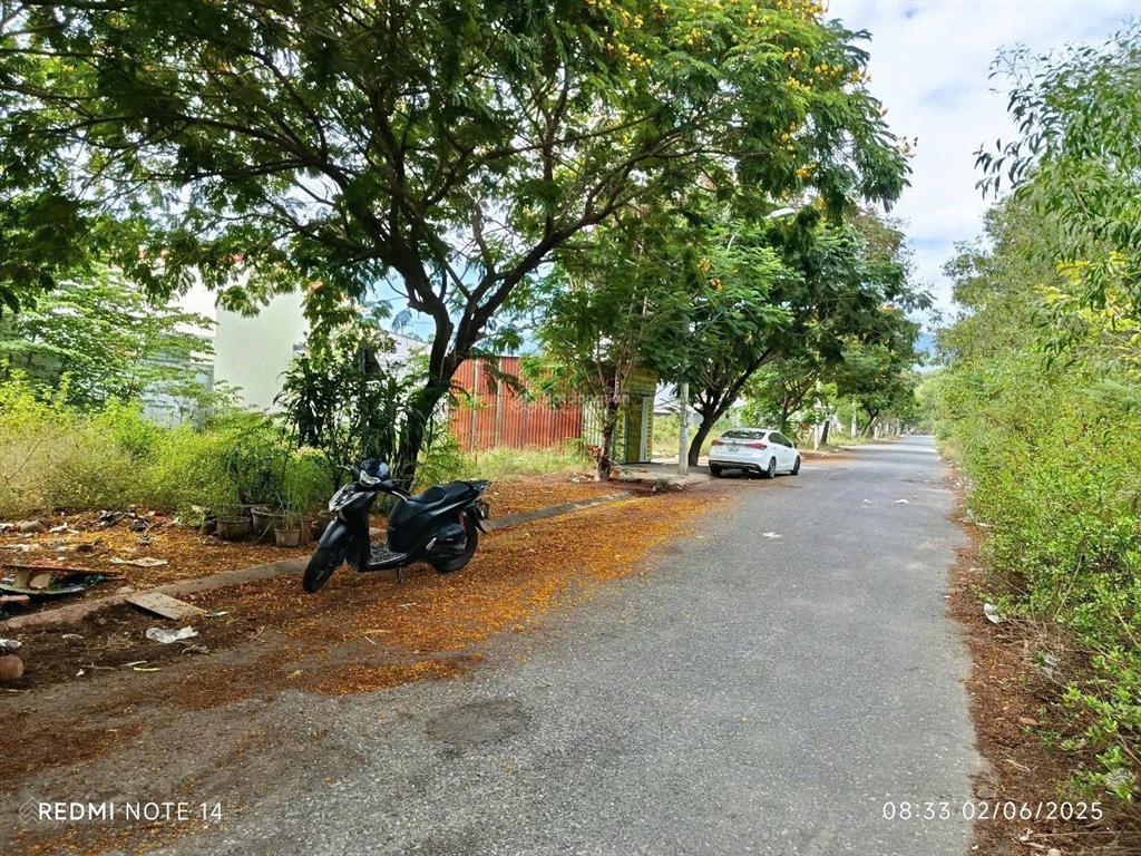 Bán lô đất đường 13m trong khu tđc đất lành đường thông ra trường học  0908 208 ***