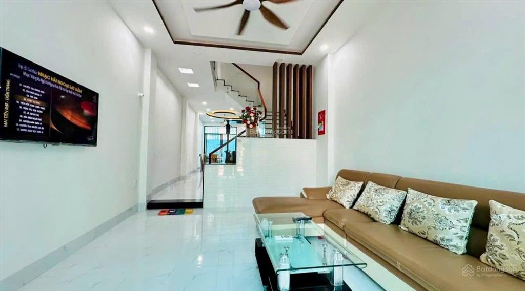 Bán nhà 3 tầng đầy đủ nội thất đường số 10 kđt hà quang 2  0908 208 ***