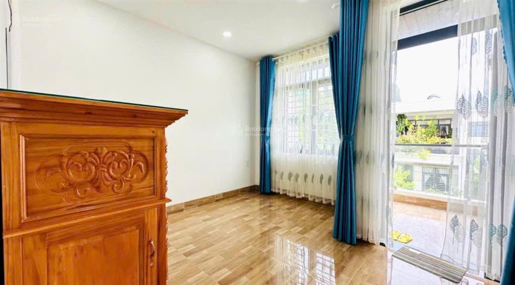 Bán nhà 3 tầng đầy đủ nội thất đường số 10 kđt hà quang 2  0908 208 ***