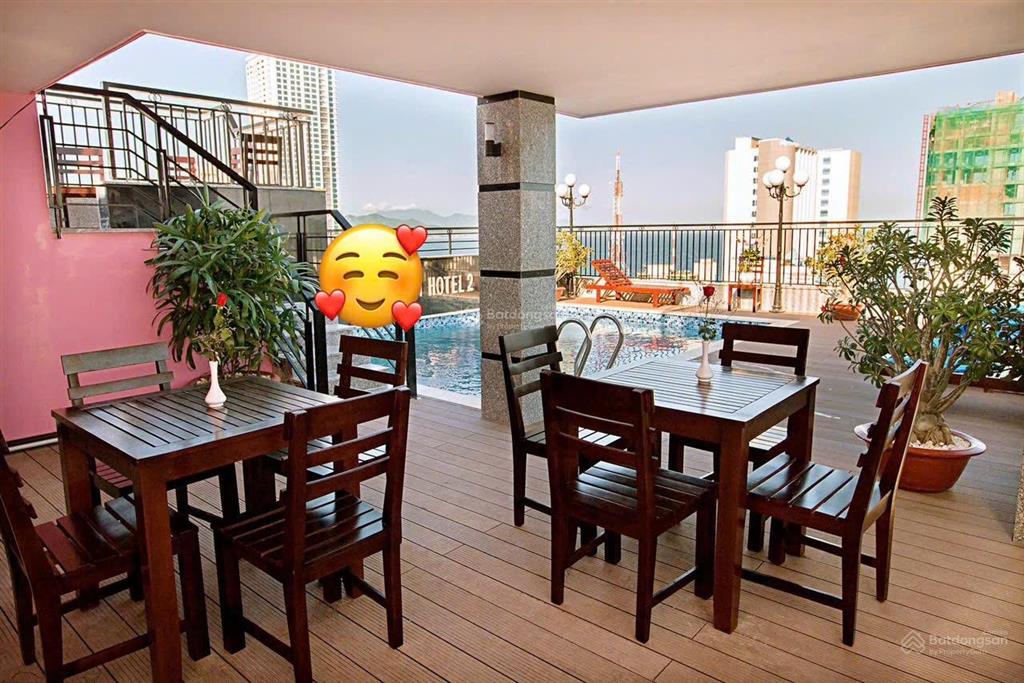 Bán khách sạn hẻm đường trần quang khải ngay biển đang kinh doanh ổn định.  0908 208 ***