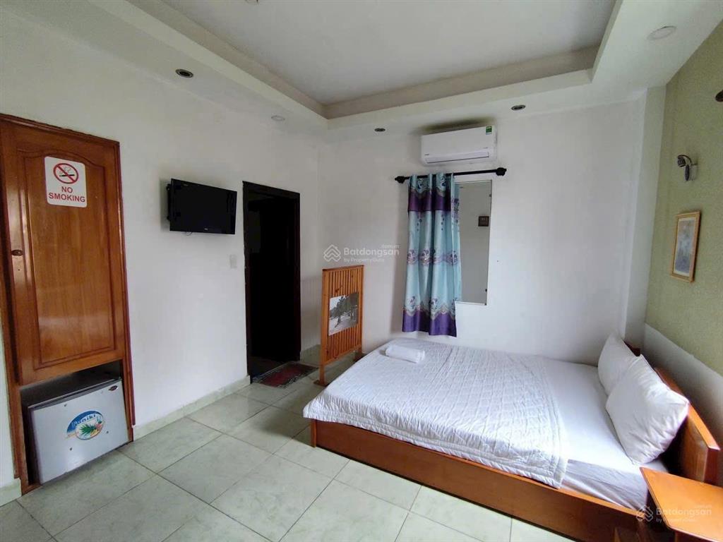 Bán khách sạn 7 tầng ngay biển trần phú có bãi tắm kinh doanh ổn định.  0908 208 ***