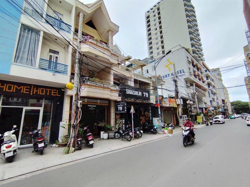 Bán khách sạn 7 tầng ngay biển trần phú có bãi tắm kinh doanh ổn định.  0908 208 ***