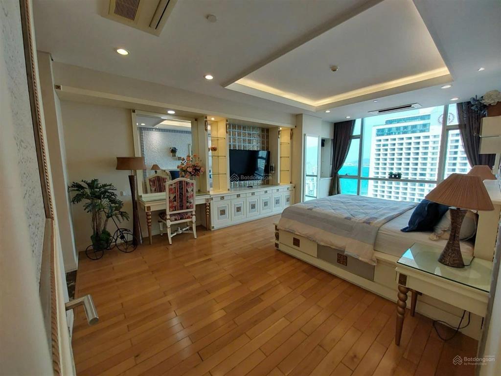 Bán căn penthouse view biển full nội thất tại nha trang center  0908 208 ***