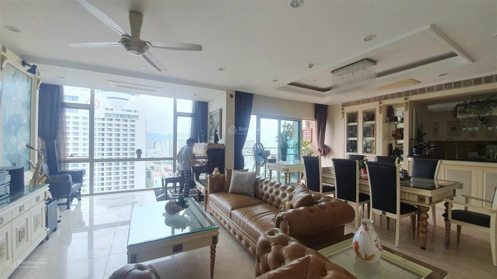 Bán căn penthouse view biển full nội thất tại nha trang center  0908 208 ***