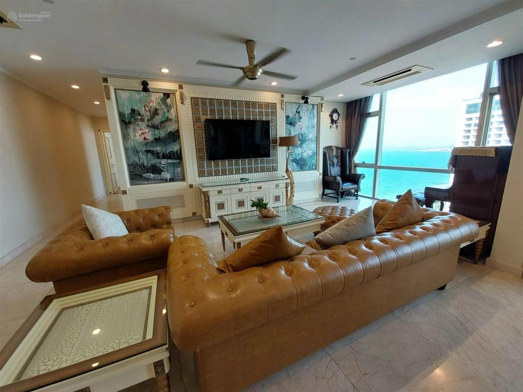 Bán căn penthouse view biển full nội thất tại nha trang center  0908 208 ***